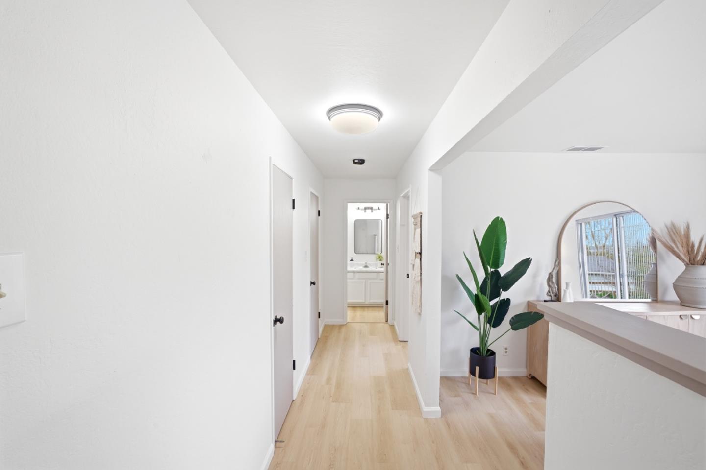 Detail Gallery Image 5 of 32 For 16 Moneta Ct, San Francisco,  CA 94112 - 3 Beds | 2 Baths