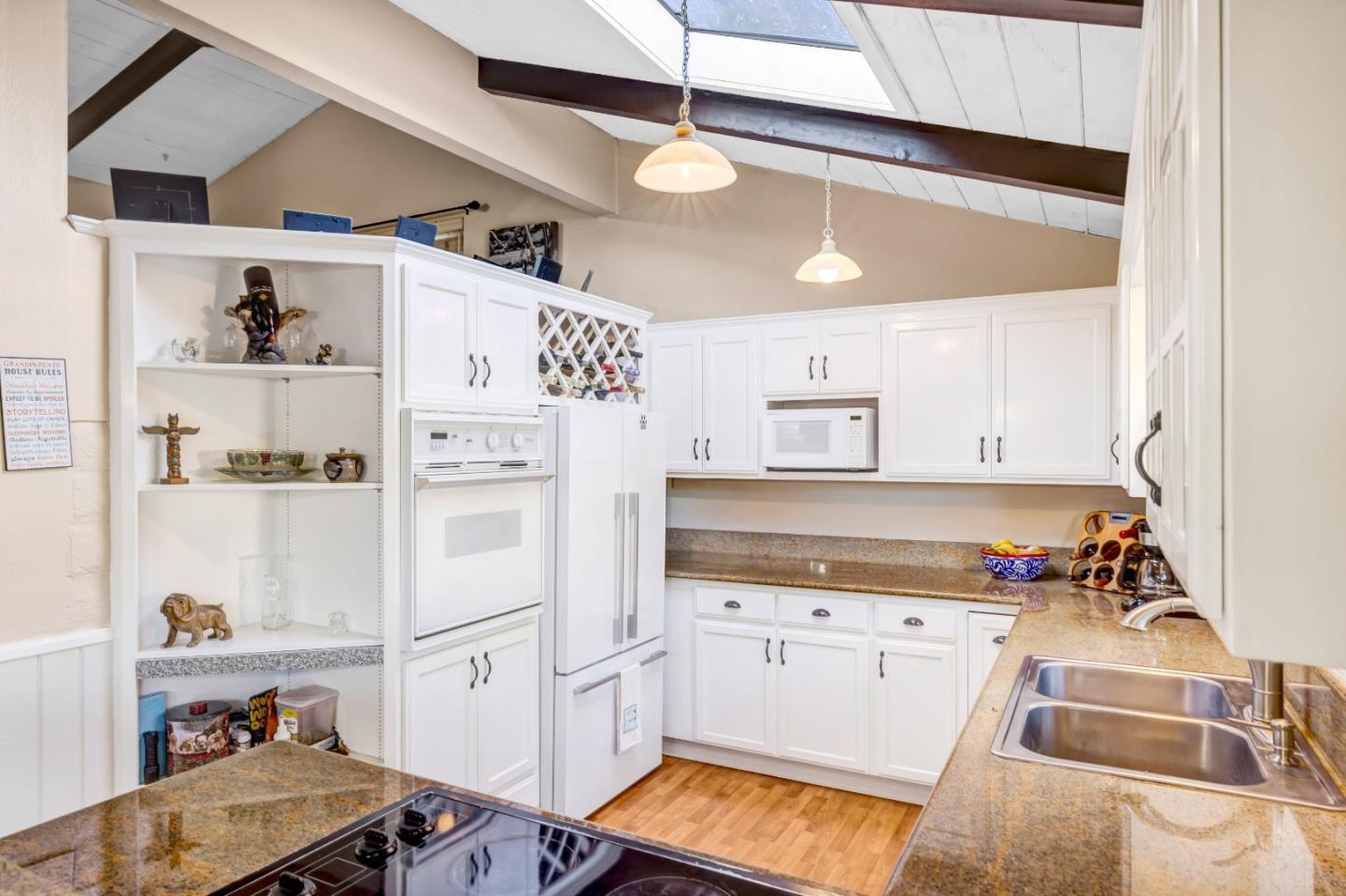 Detail Gallery Image 10 of 39 For 6900 Lakeview Dr, Salinas,  CA 93907 - 4 Beds | 2 Baths