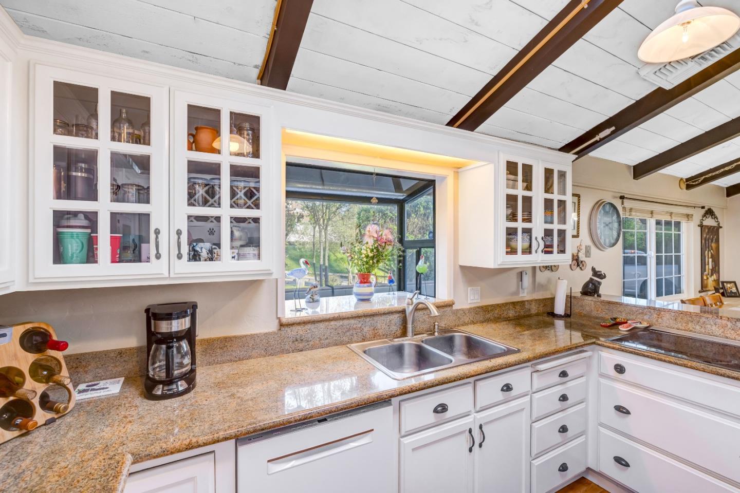 Detail Gallery Image 11 of 39 For 6900 Lakeview Dr, Salinas,  CA 93907 - 4 Beds | 2 Baths