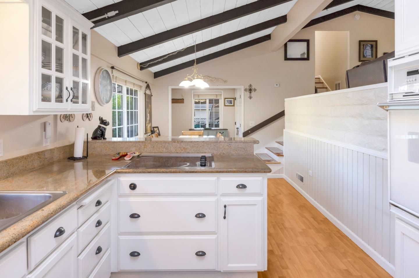 Detail Gallery Image 12 of 39 For 6900 Lakeview Dr, Salinas,  CA 93907 - 4 Beds | 2 Baths