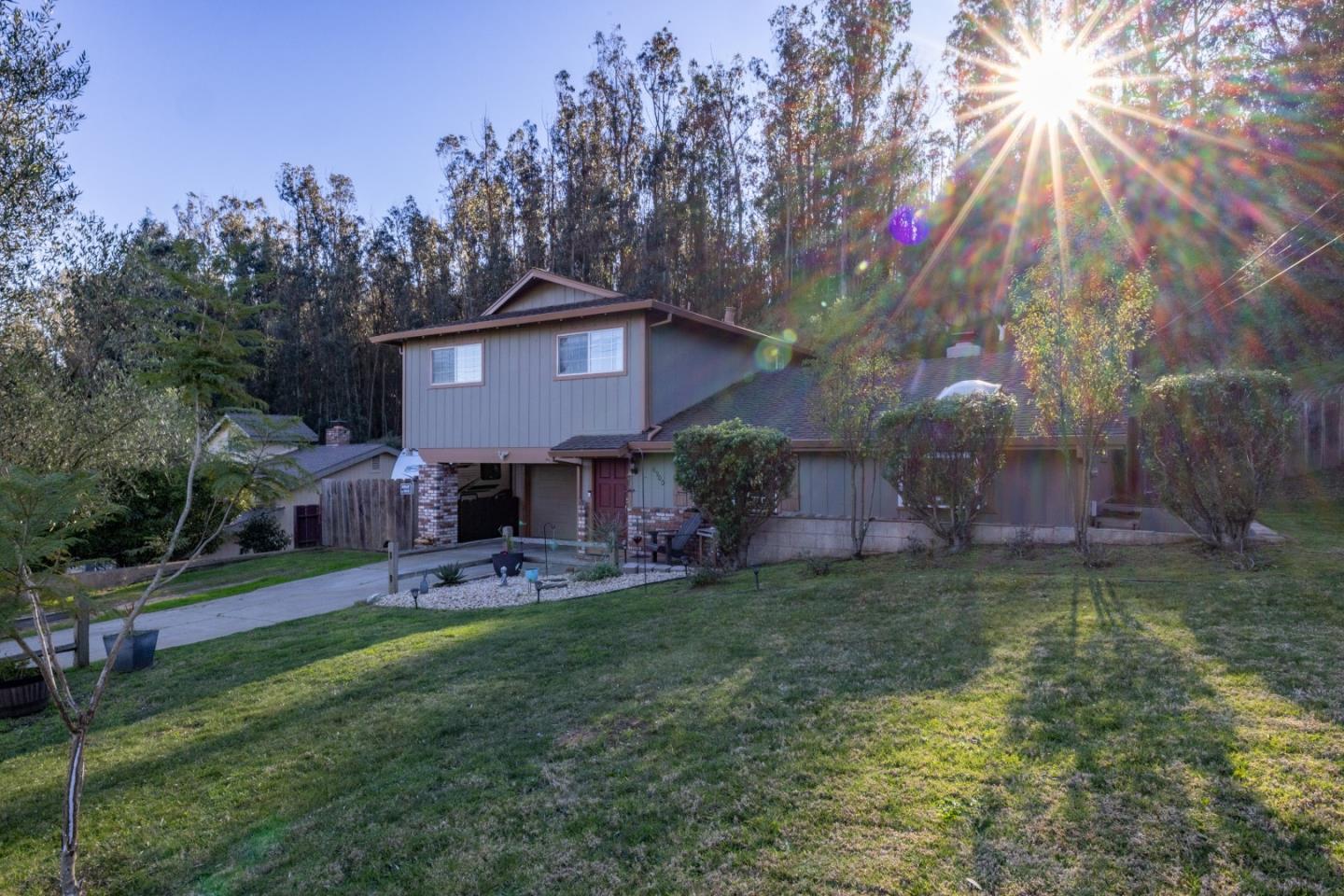 Detail Gallery Image 3 of 39 For 6900 Lakeview Dr, Salinas,  CA 93907 - 4 Beds | 2 Baths