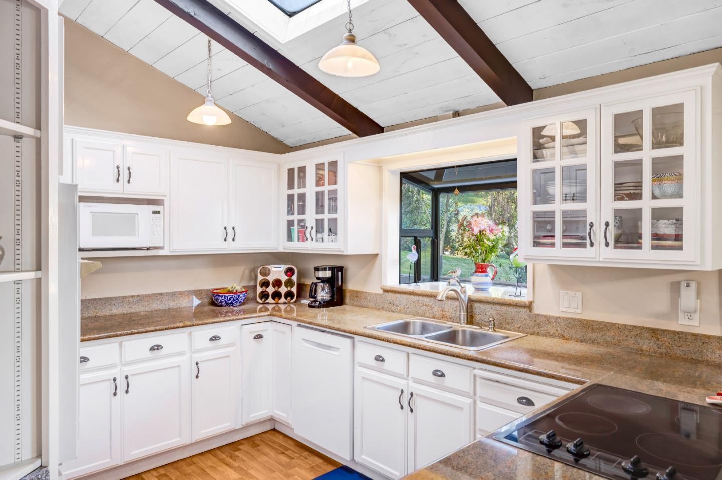 Detail Gallery Image 9 of 39 For 6900 Lakeview Dr, Salinas,  CA 93907 - 4 Beds | 2 Baths