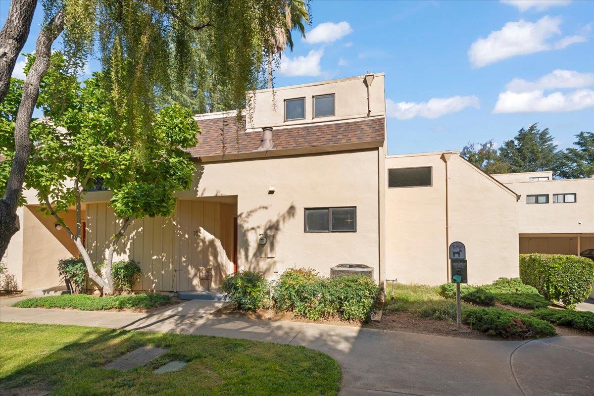 Detail Gallery Image 2 of 34 For 8170 Westwood Dr #15,  Gilroy,  CA 95020 - 2 Beds | 1/1 Baths