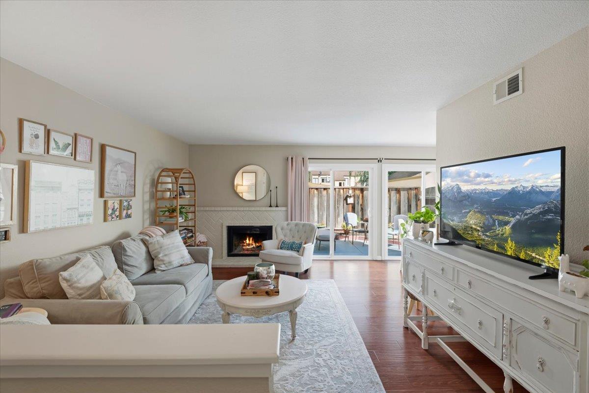 Detail Gallery Image 4 of 34 For 8170 Westwood Dr #15,  Gilroy,  CA 95020 - 2 Beds | 1/1 Baths