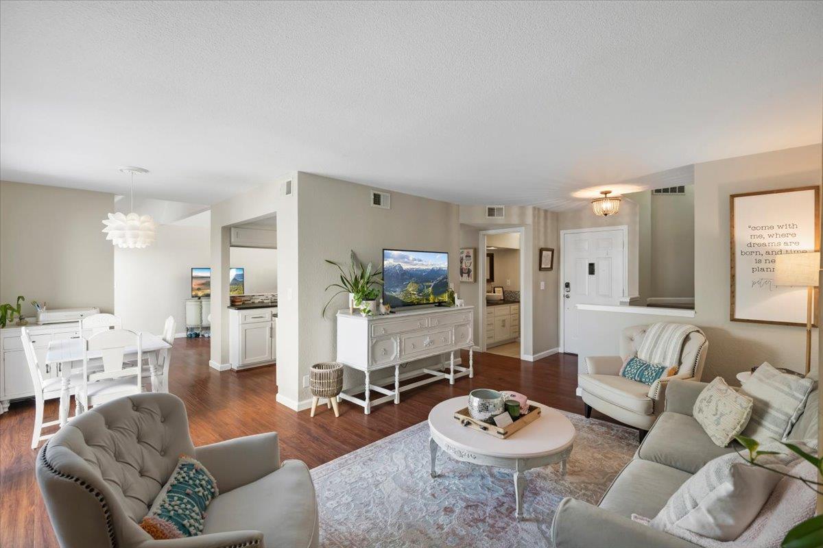 Detail Gallery Image 6 of 34 For 8170 Westwood Dr #15,  Gilroy,  CA 95020 - 2 Beds | 1/1 Baths