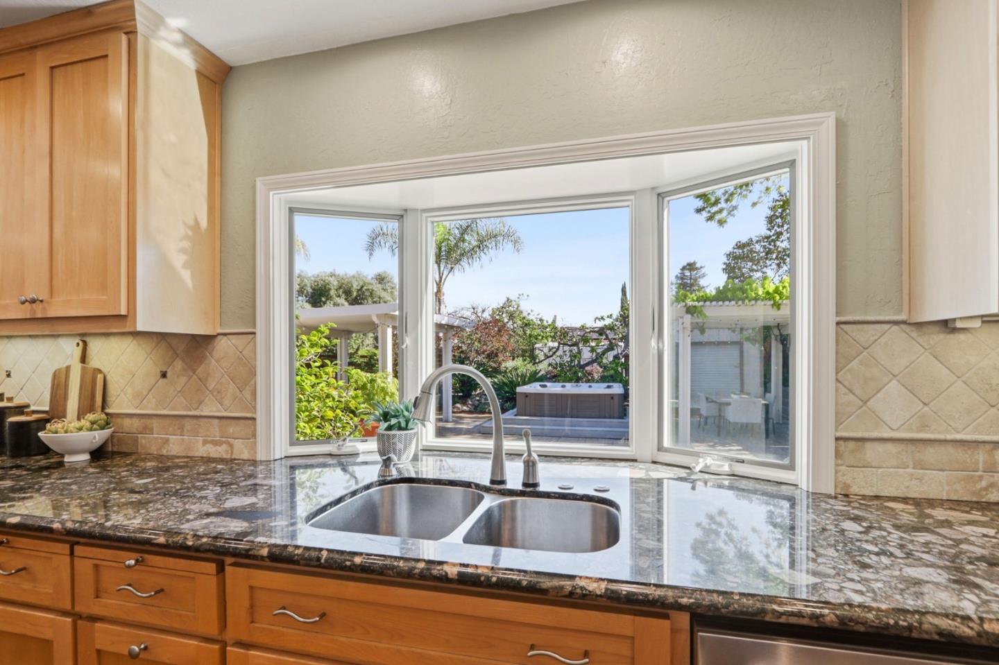 Detail Gallery Image 14 of 84 For 139 Belvue Dr, Los Gatos,  CA 95032 - 6 Beds | 3 Baths