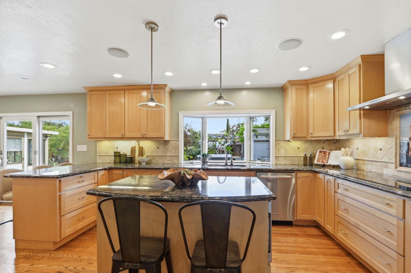 Detail Gallery Image 15 of 84 For 139 Belvue Dr, Los Gatos,  CA 95032 - 6 Beds | 3 Baths