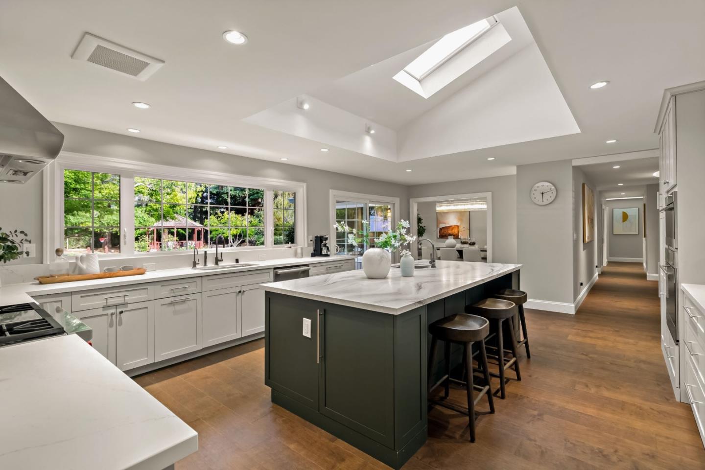 Detail Gallery Image 17 of 59 For 14296 Taos Dr, Saratoga,  CA 95070 - 6 Beds | 4 Baths