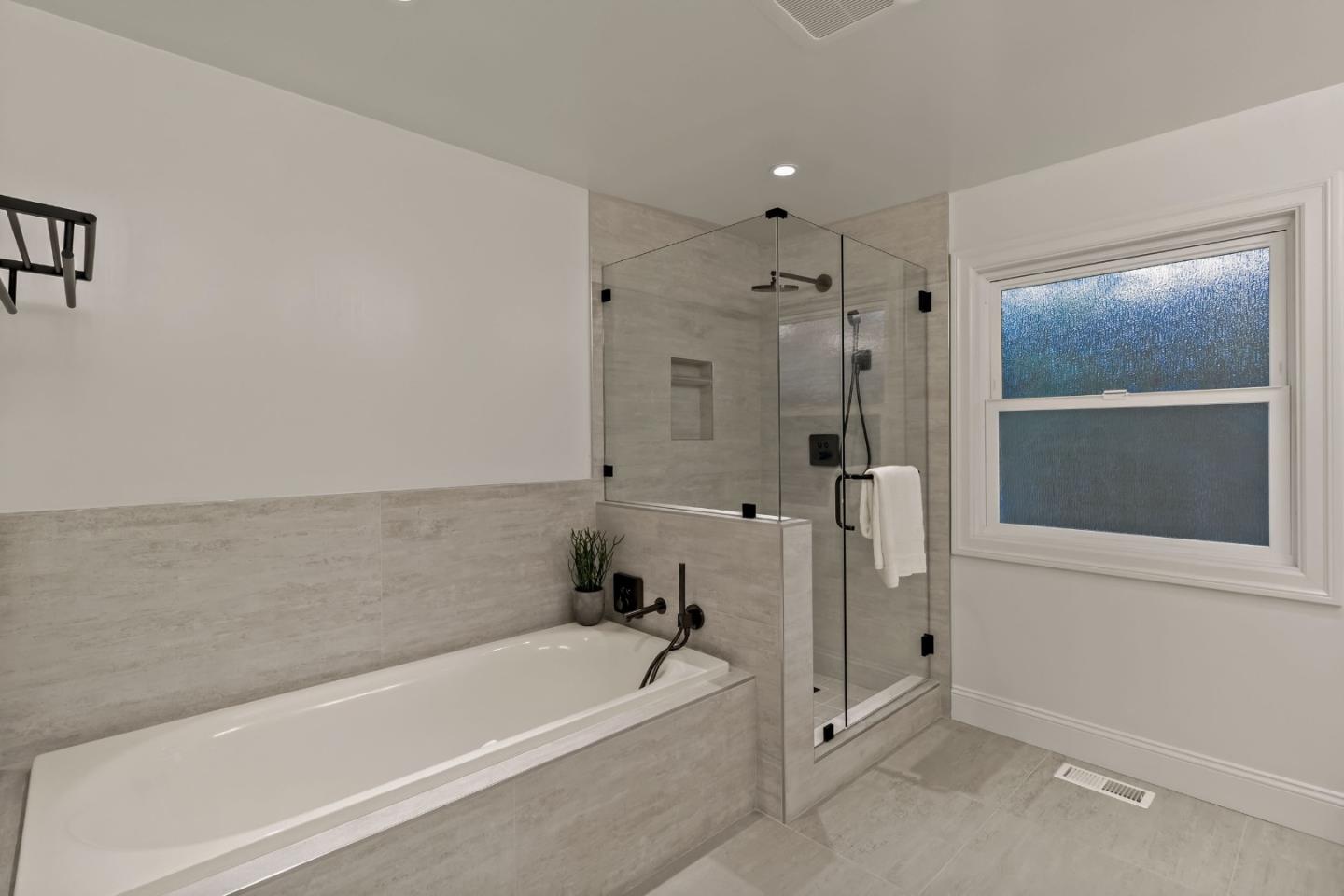 Detail Gallery Image 33 of 59 For 14296 Taos Dr, Saratoga,  CA 95070 - 6 Beds | 4 Baths