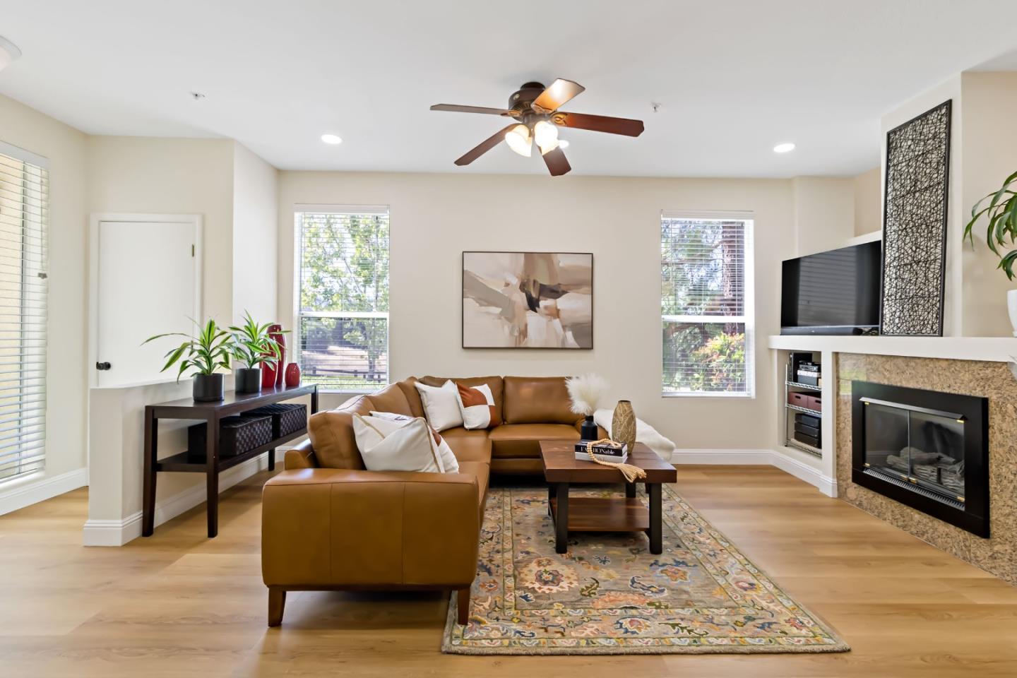 Detail Gallery Image 3 of 45 For 1086 Niguel Ln, San Jose,  CA 95138 - 2 Beds | 2/1 Baths