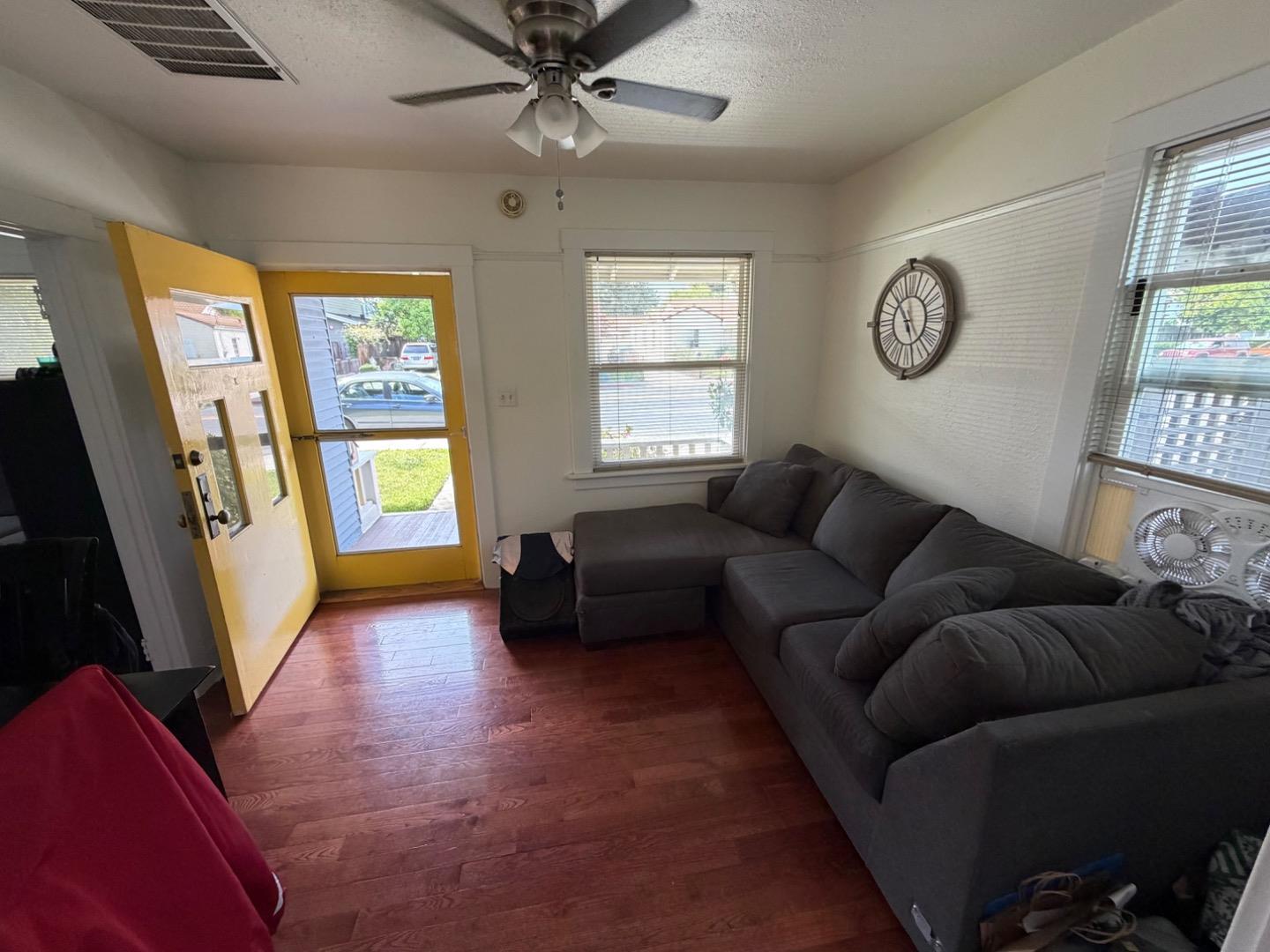 Detail Gallery Image 2 of 9 For 89 E Rincon Ave, Campbell,  CA 95008 - 2 Beds | 1 Baths