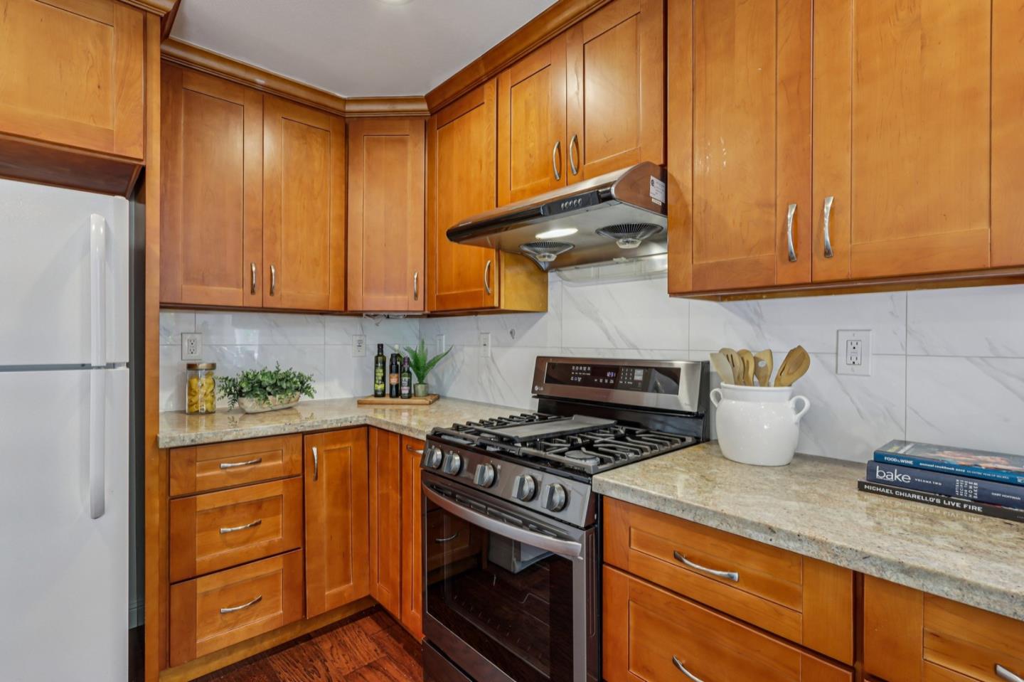 Detail Gallery Image 10 of 45 For 882 W Mc Kinley Ave, Sunnyvale,  CA 94086 - 5 Beds | 3/1 Baths