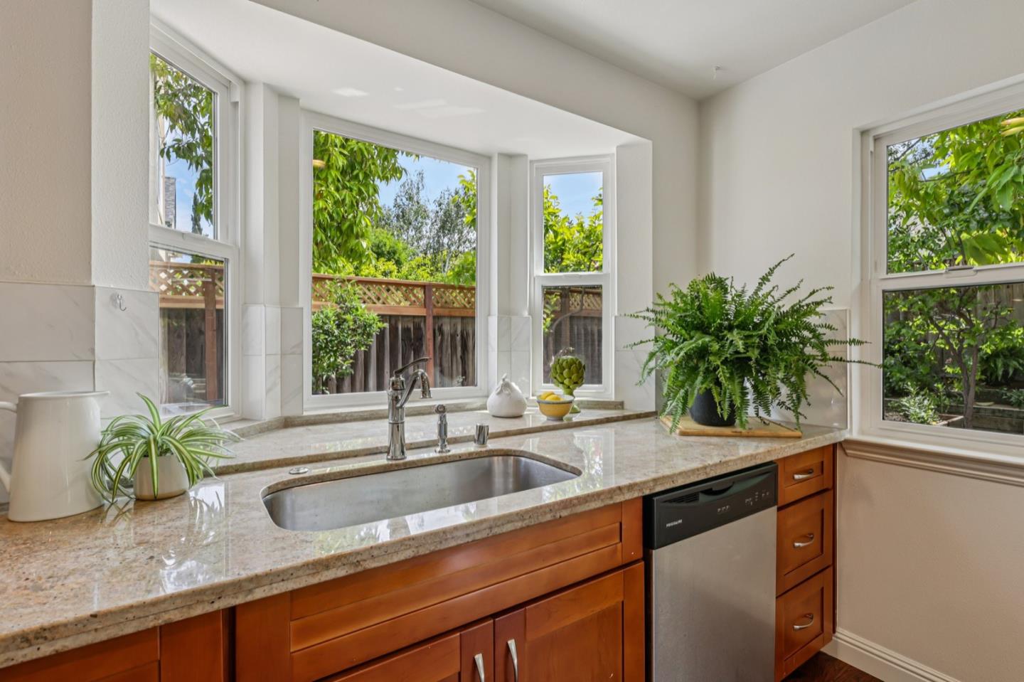 Detail Gallery Image 11 of 45 For 882 W Mc Kinley Ave, Sunnyvale,  CA 94086 - 5 Beds | 3/1 Baths