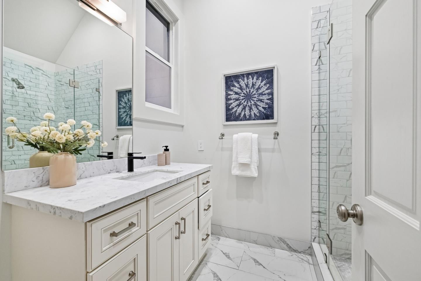 Detail Gallery Image 14 of 46 For 592 Chestnut St, San Francisco,  CA 94133 - 3 Beds | 3 Baths