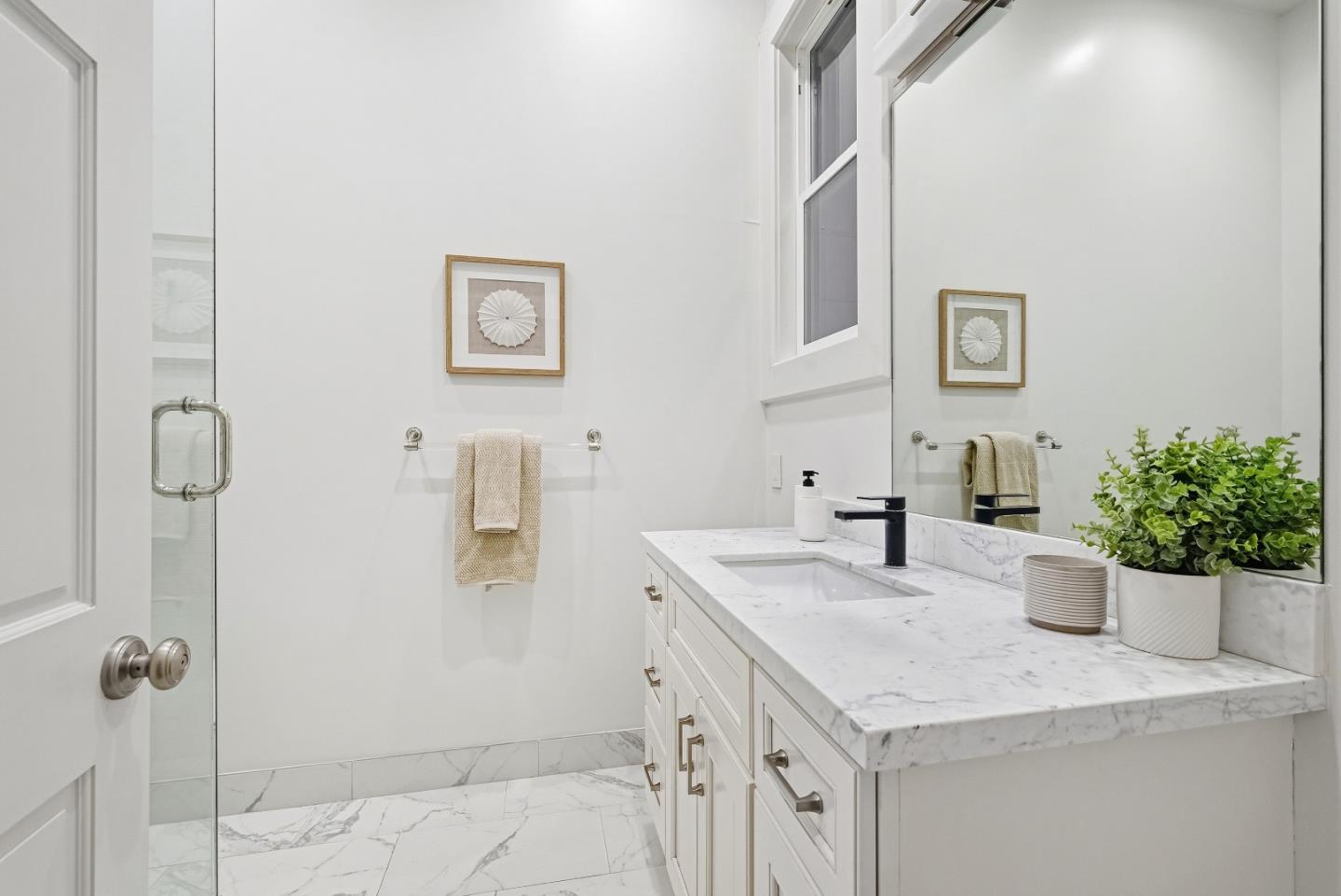 Detail Gallery Image 16 of 46 For 592 Chestnut St, San Francisco,  CA 94133 - 3 Beds | 3 Baths