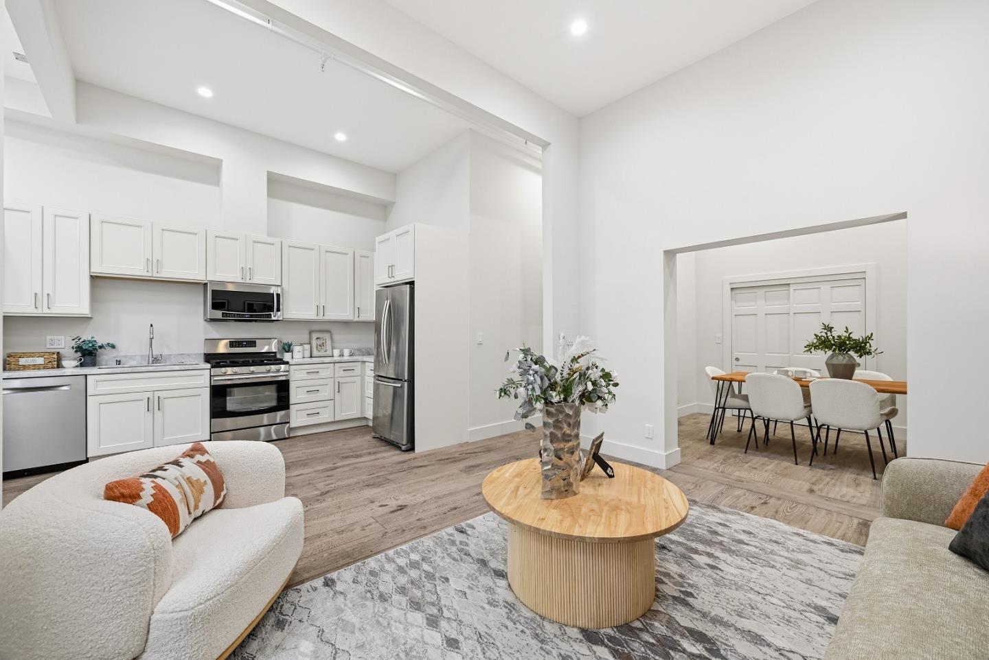 Detail Gallery Image 2 of 46 For 592 Chestnut St, San Francisco,  CA 94133 - 3 Beds | 3 Baths