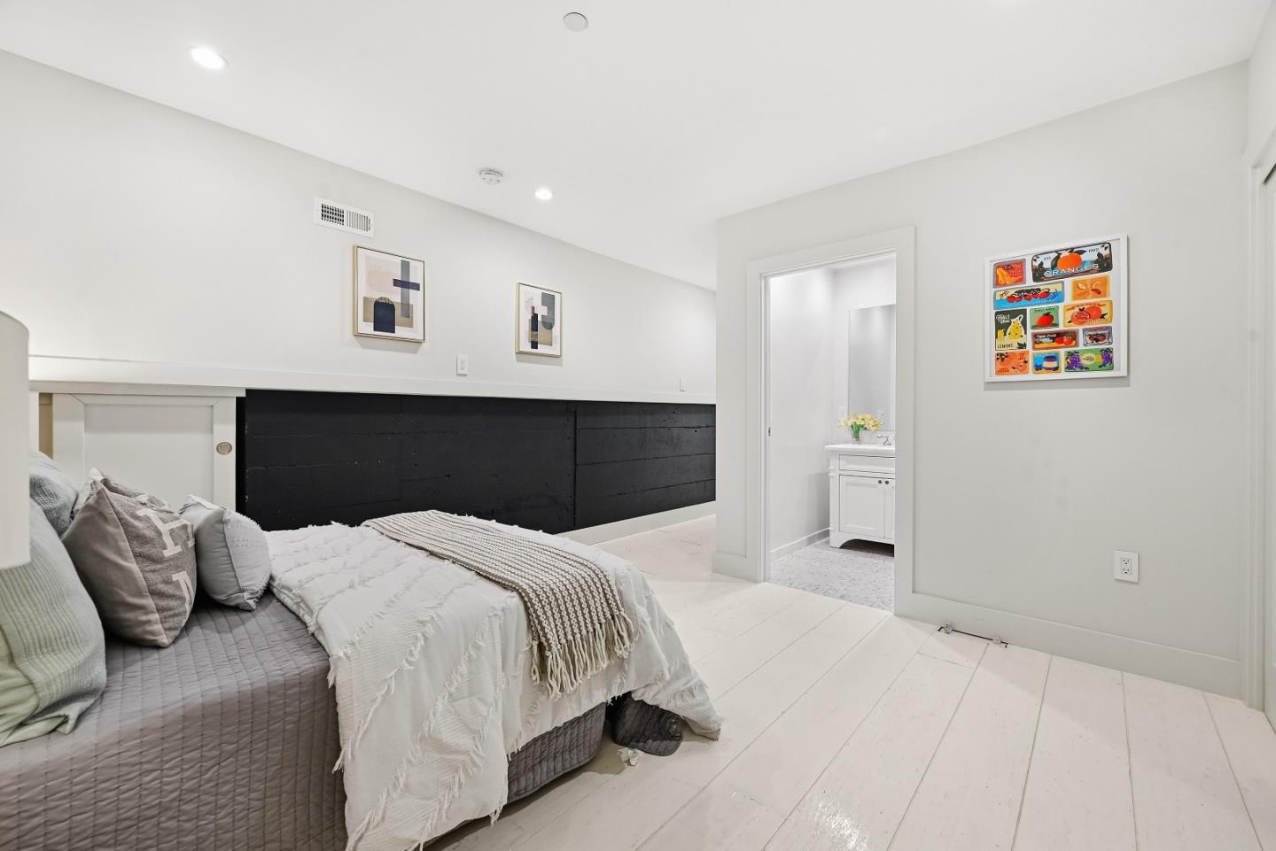 Detail Gallery Image 25 of 46 For 592 Chestnut St, San Francisco,  CA 94133 - 3 Beds | 3 Baths