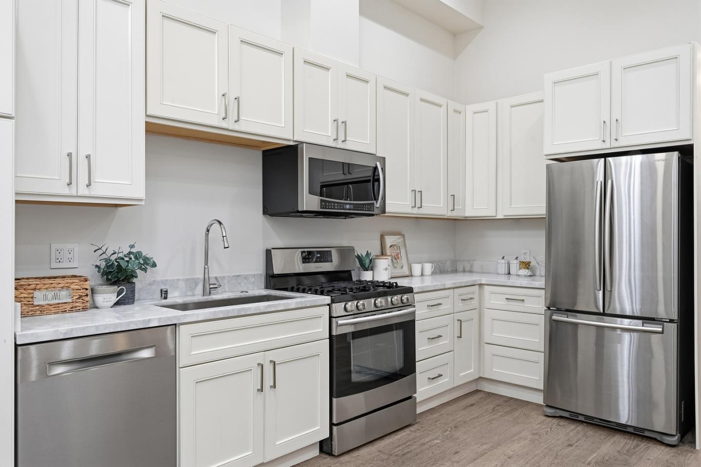 Detail Gallery Image 6 of 46 For 592 Chestnut St, San Francisco,  CA 94133 - 3 Beds | 3 Baths