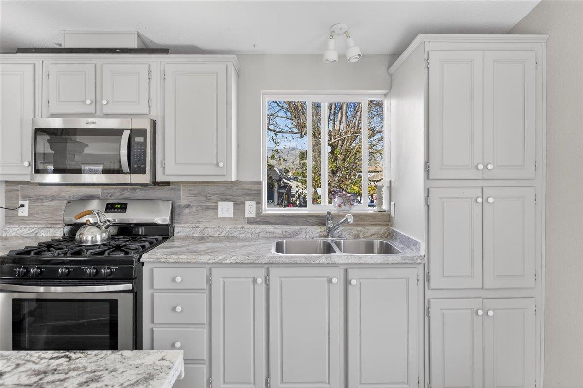 Detail Gallery Image 18 of 42 For 22 Front St #22,  Soledad,  CA 93960 - 3 Beds | 2 Baths