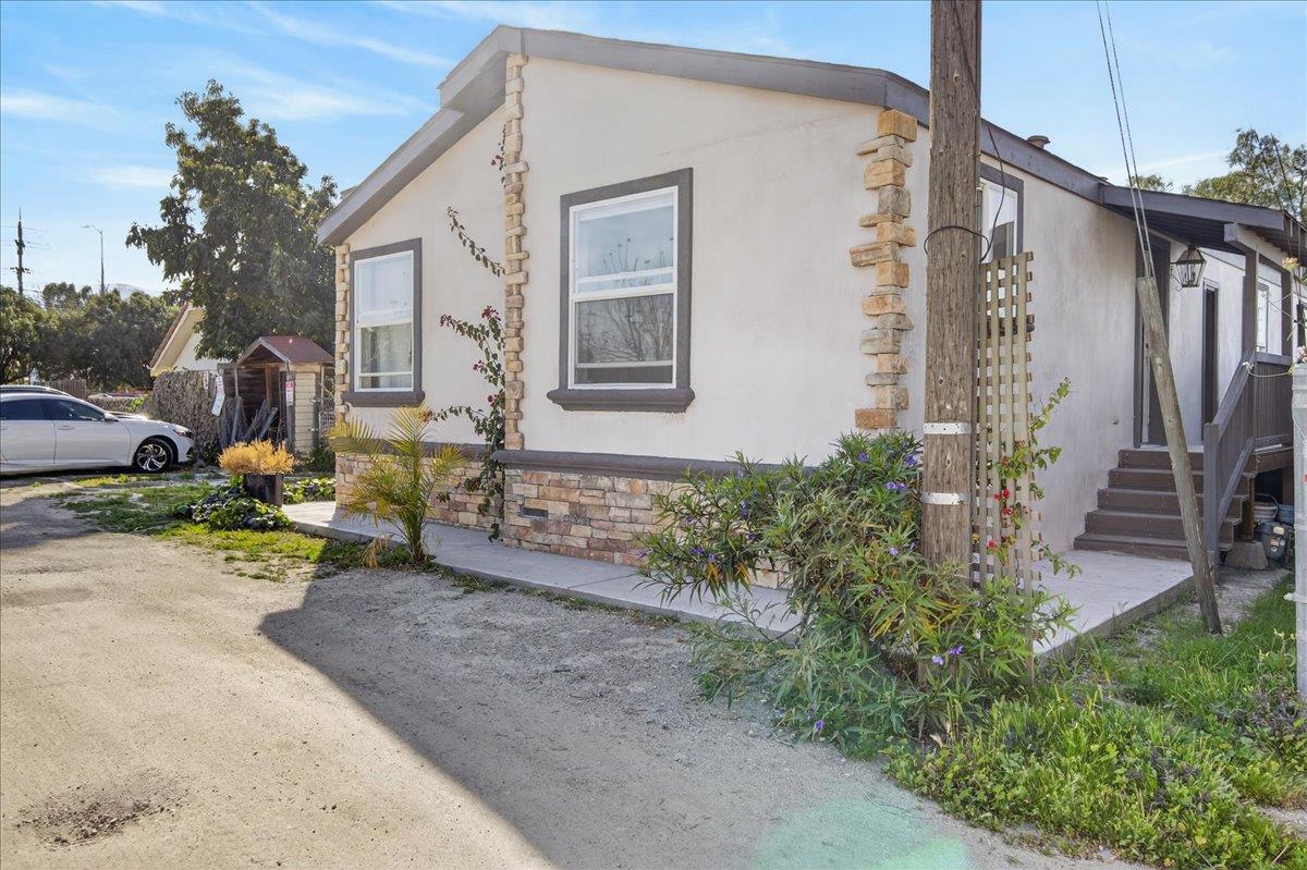 Detail Gallery Image 2 of 42 For 22 Front St #22,  Soledad,  CA 93960 - 3 Beds | 2 Baths