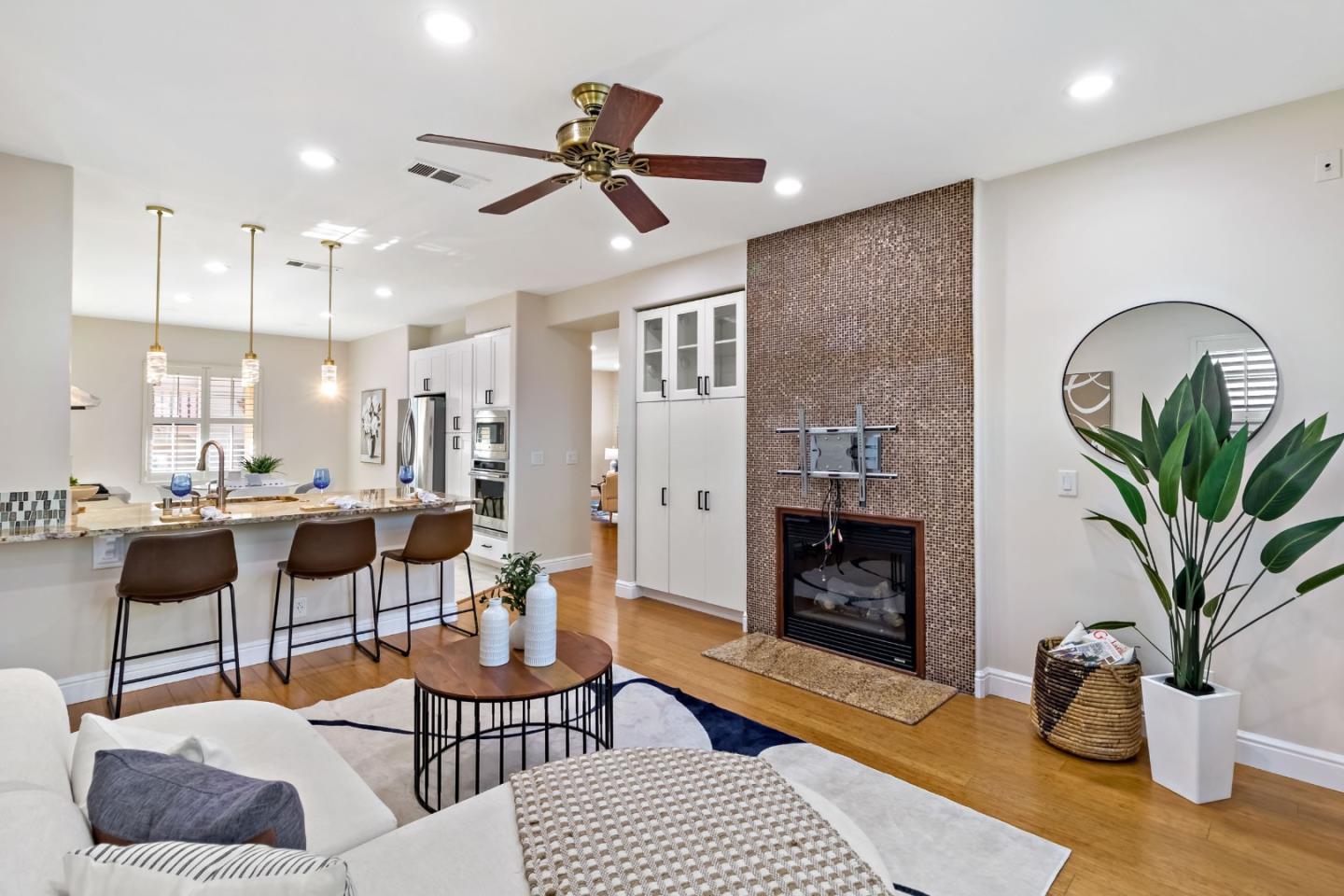 Detail Gallery Image 14 of 59 For 3766 Evangelho Cir, San Jose,  CA 95148 - 4 Beds | 2/1 Baths