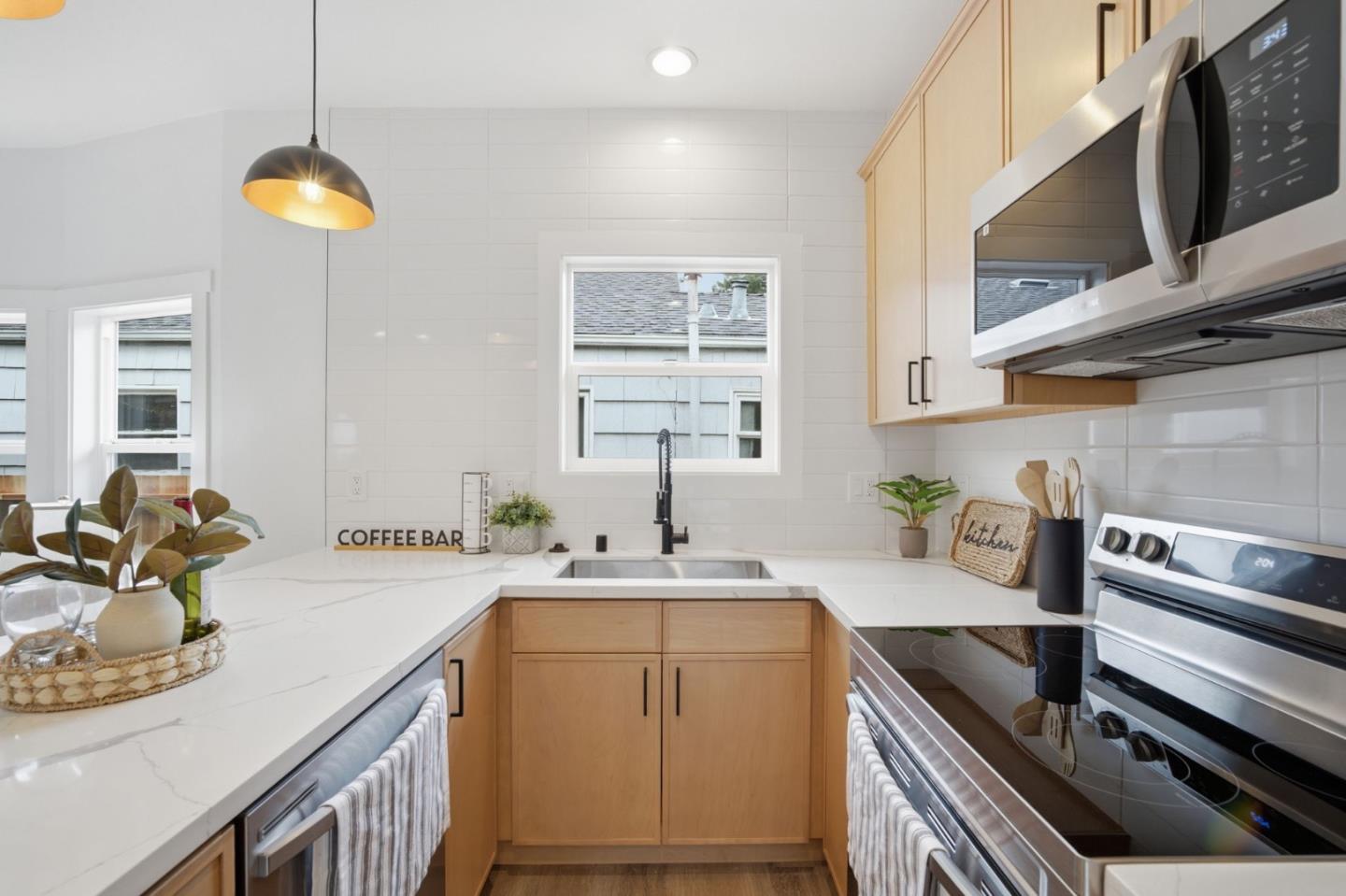 Detail Gallery Image 11 of 38 For 1809 Channing Way, Berkeley,  CA 94703 - 3 Beds | 2 Baths