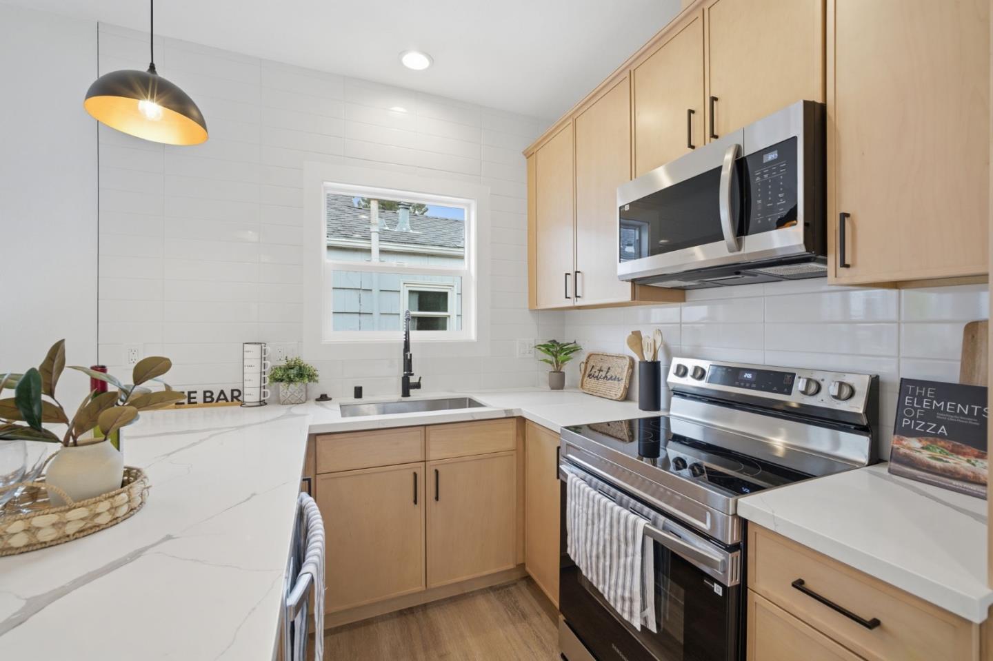 Detail Gallery Image 12 of 38 For 1809 Channing Way, Berkeley,  CA 94703 - 3 Beds | 2 Baths