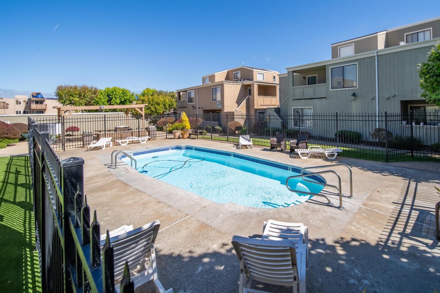 Detail Gallery Image 4 of 34 For 820 Casanova Ave #69,  Monterey,  CA 93940 - 2 Beds | 1 Baths
