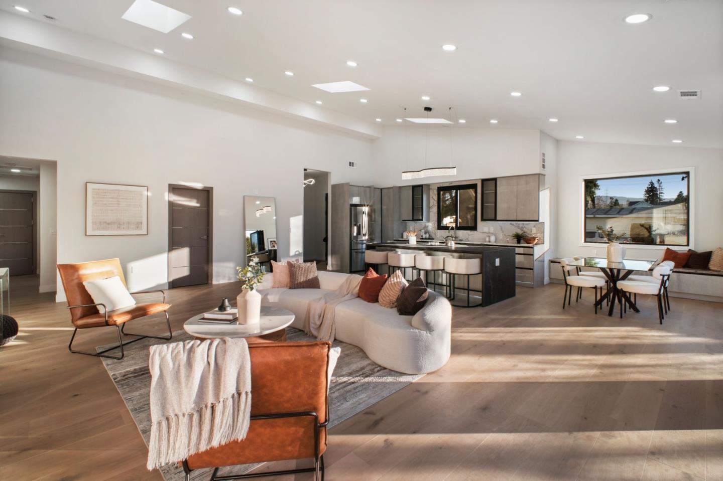 Detail Gallery Image 11 of 54 For 806 Emily Dr, Mountain View,  CA 94043 - 4 Beds | 2/1 Baths