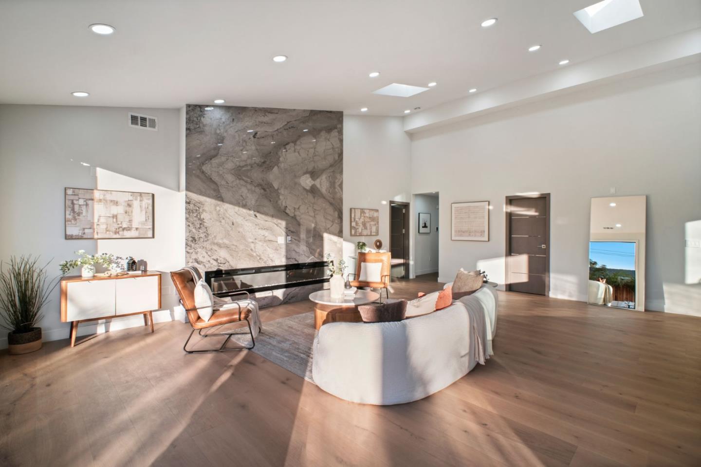 Detail Gallery Image 12 of 54 For 806 Emily Dr, Mountain View,  CA 94043 - 4 Beds | 2/1 Baths