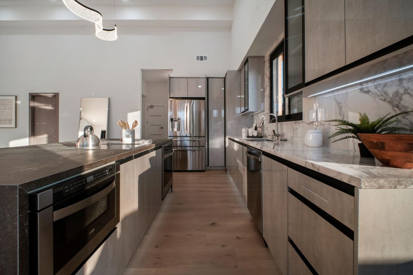 Detail Gallery Image 15 of 54 For 806 Emily Dr, Mountain View,  CA 94043 - 4 Beds | 2/1 Baths