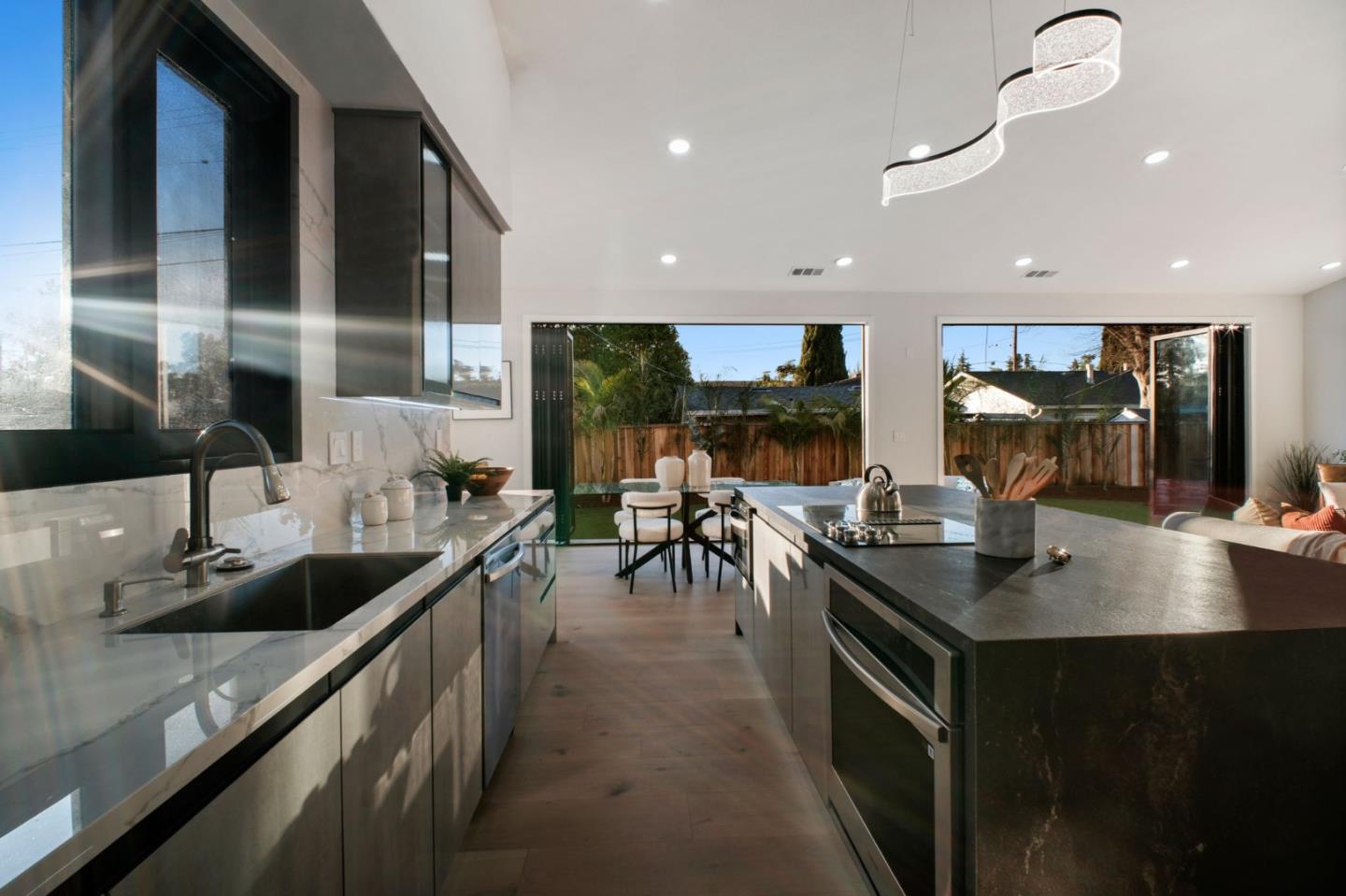 Detail Gallery Image 17 of 54 For 806 Emily Dr, Mountain View,  CA 94043 - 4 Beds | 2/1 Baths