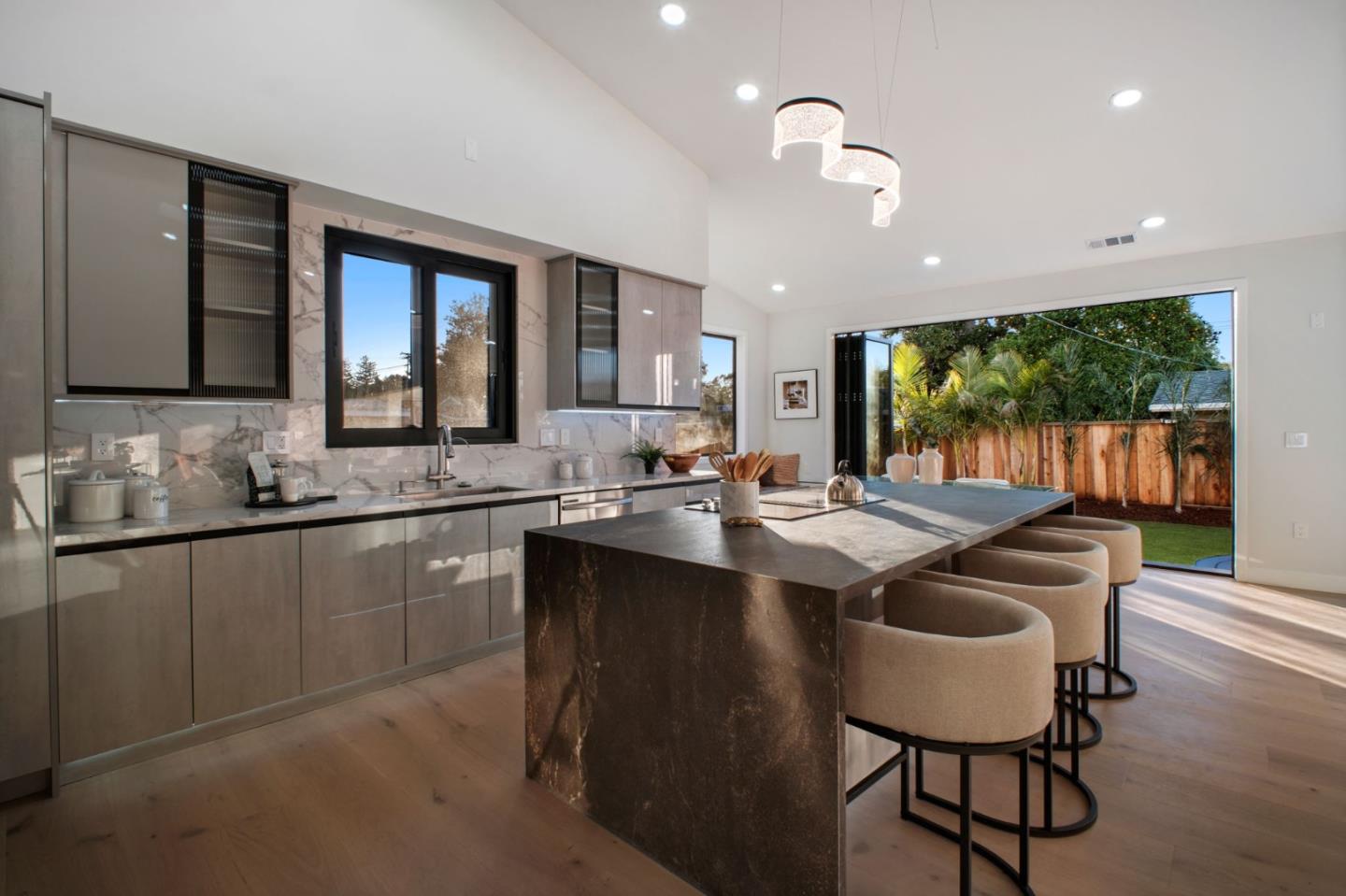 Detail Gallery Image 18 of 54 For 806 Emily Dr, Mountain View,  CA 94043 - 4 Beds | 2/1 Baths