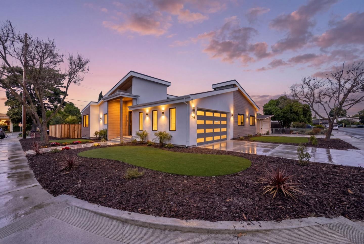 Detail Gallery Image 2 of 54 For 806 Emily Dr, Mountain View,  CA 94043 - 4 Beds | 2/1 Baths