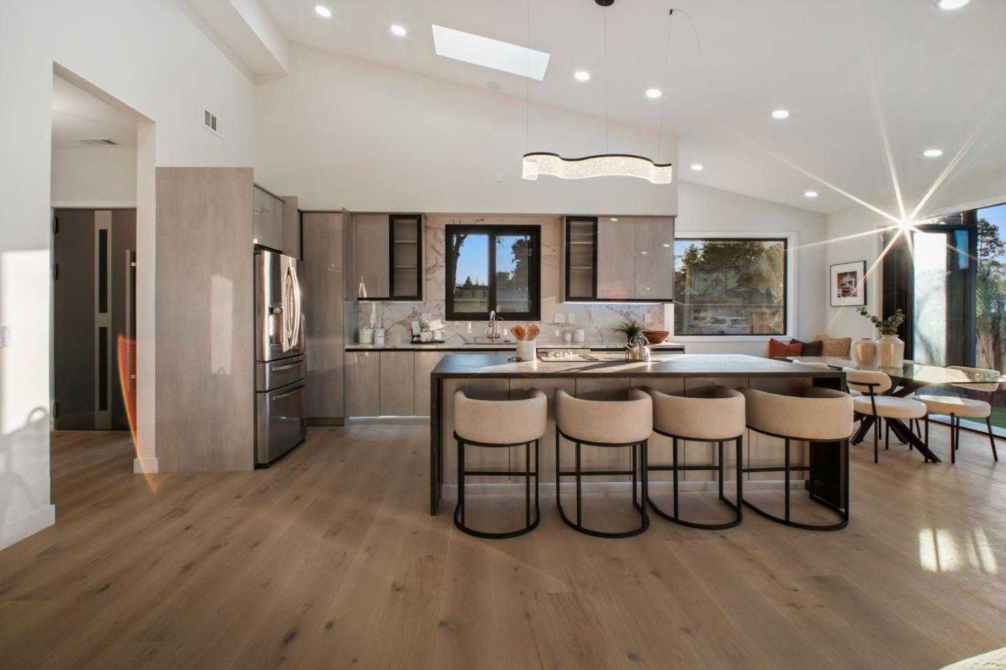 Detail Gallery Image 20 of 54 For 806 Emily Dr, Mountain View,  CA 94043 - 4 Beds | 2/1 Baths