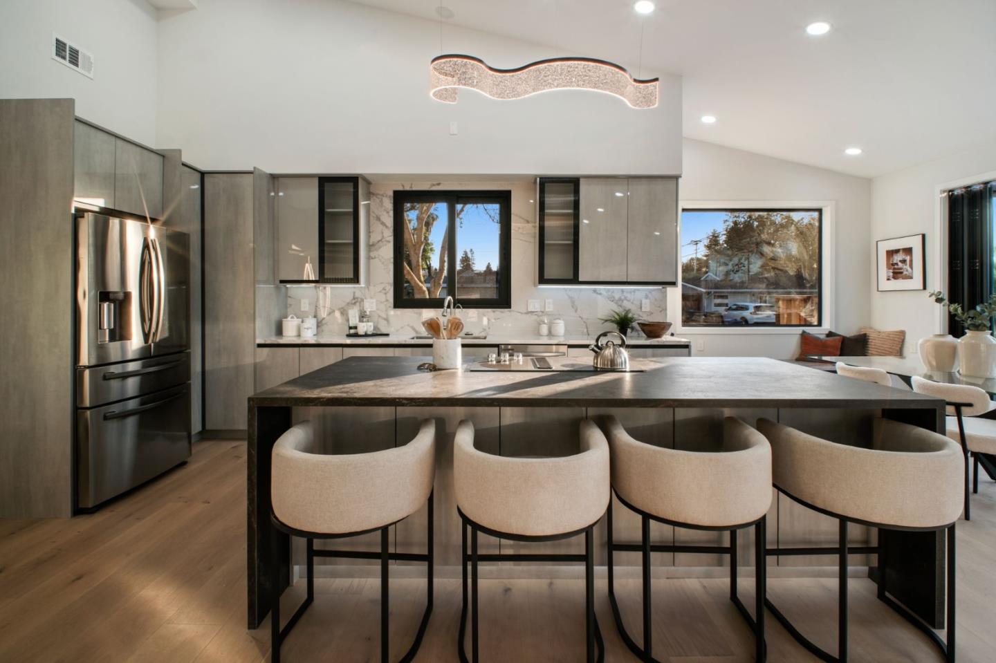 Detail Gallery Image 22 of 54 For 806 Emily Dr, Mountain View,  CA 94043 - 4 Beds | 2/1 Baths