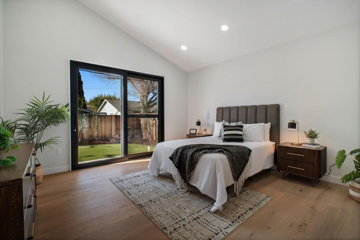 Detail Gallery Image 26 of 54 For 806 Emily Dr, Mountain View,  CA 94043 - 4 Beds | 2/1 Baths