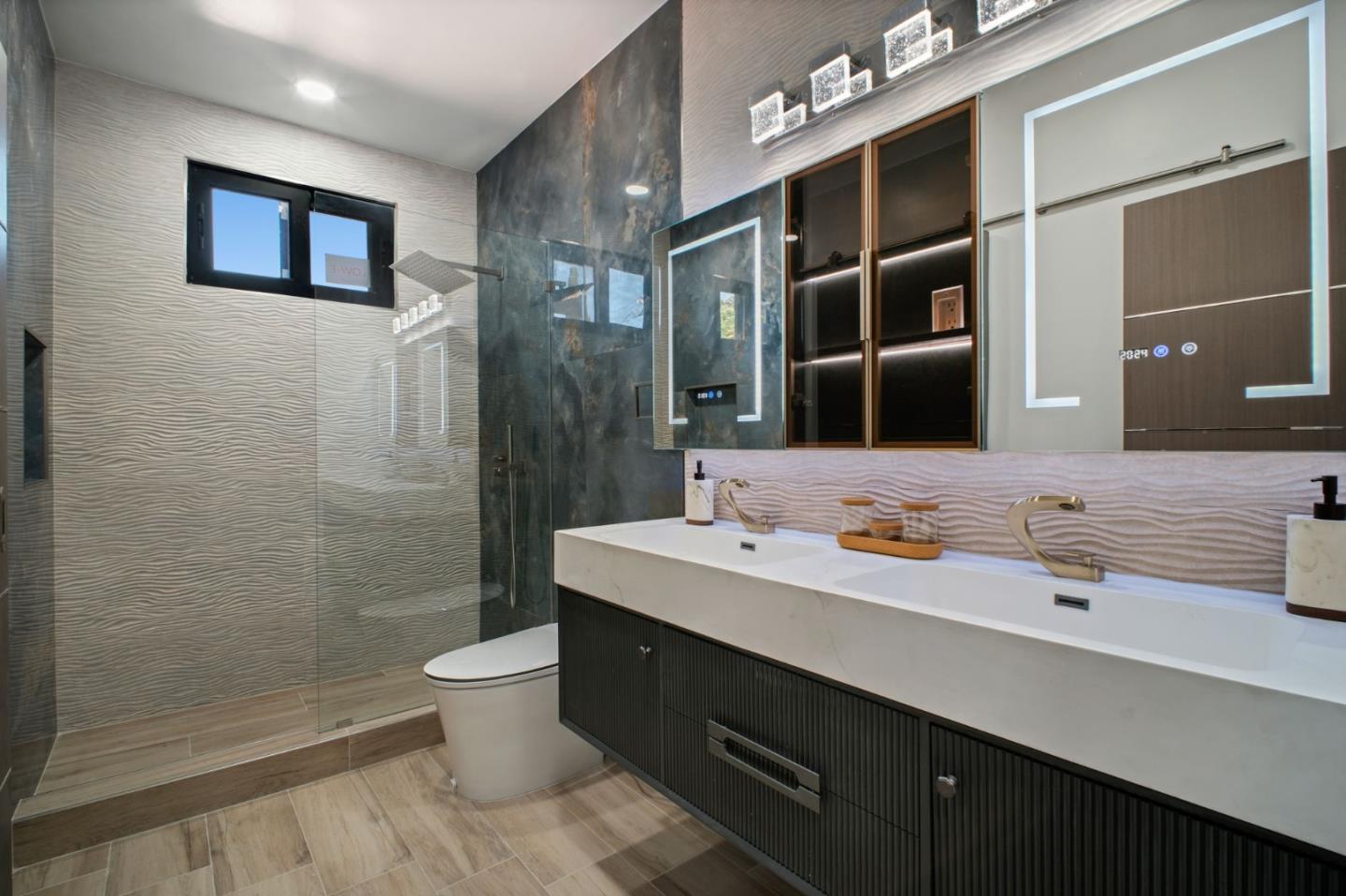 Detail Gallery Image 31 of 54 For 806 Emily Dr, Mountain View,  CA 94043 - 4 Beds | 2/1 Baths