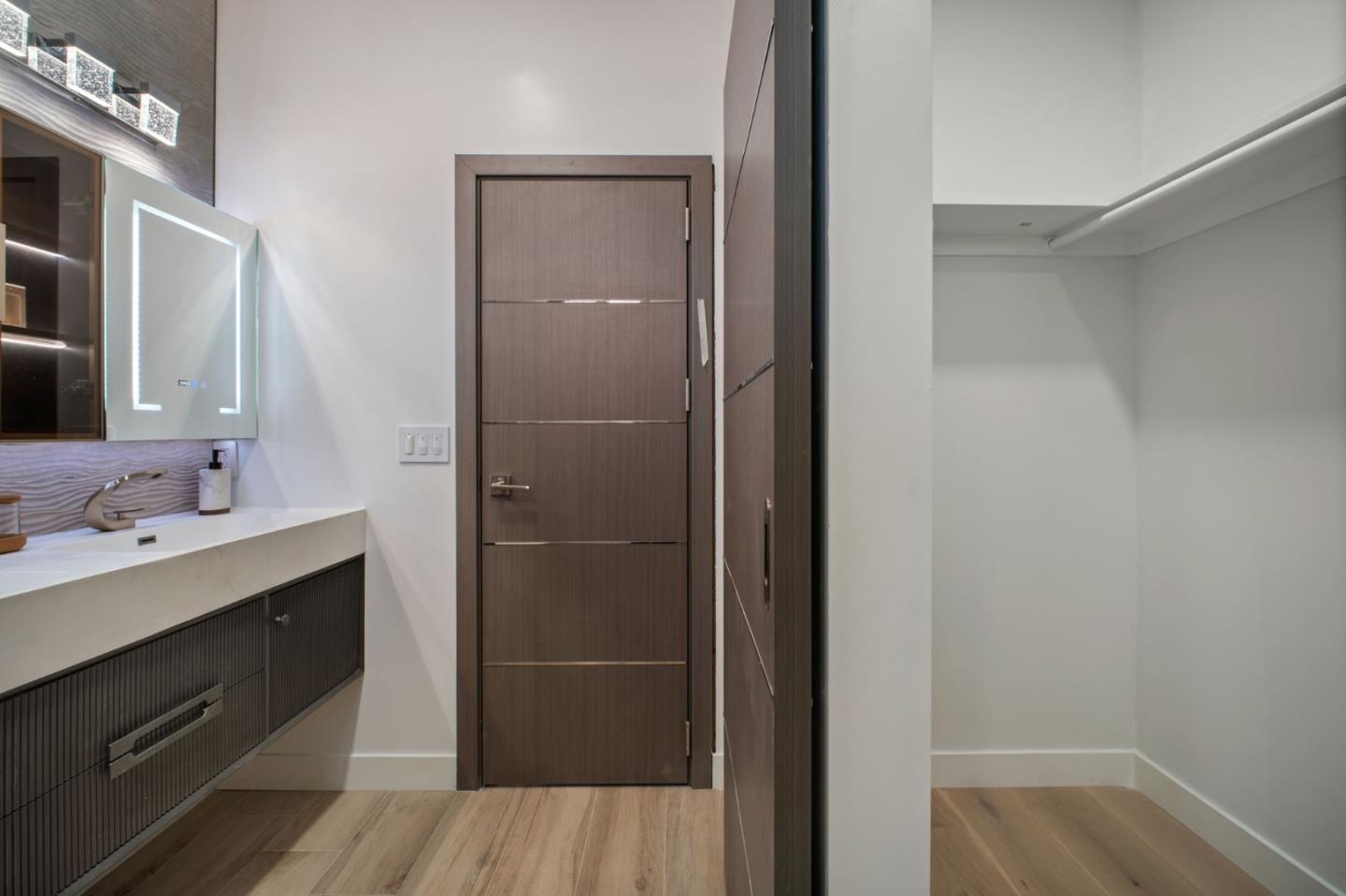 Detail Gallery Image 32 of 54 For 806 Emily Dr, Mountain View,  CA 94043 - 4 Beds | 2/1 Baths