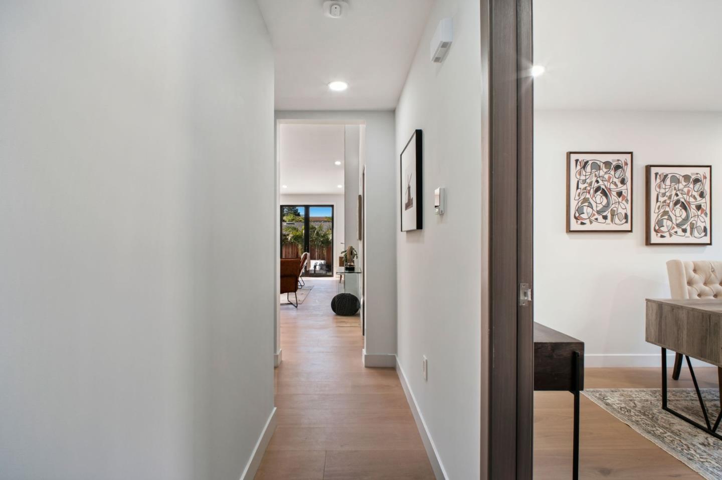 Detail Gallery Image 34 of 54 For 806 Emily Dr, Mountain View,  CA 94043 - 4 Beds | 2/1 Baths