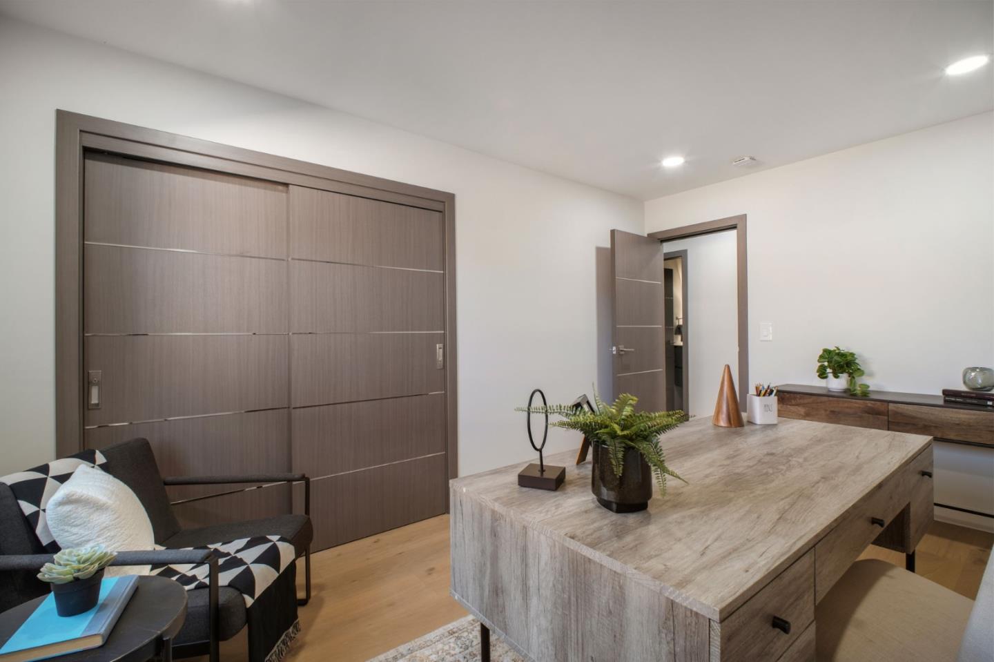 Detail Gallery Image 36 of 54 For 806 Emily Dr, Mountain View,  CA 94043 - 4 Beds | 2/1 Baths