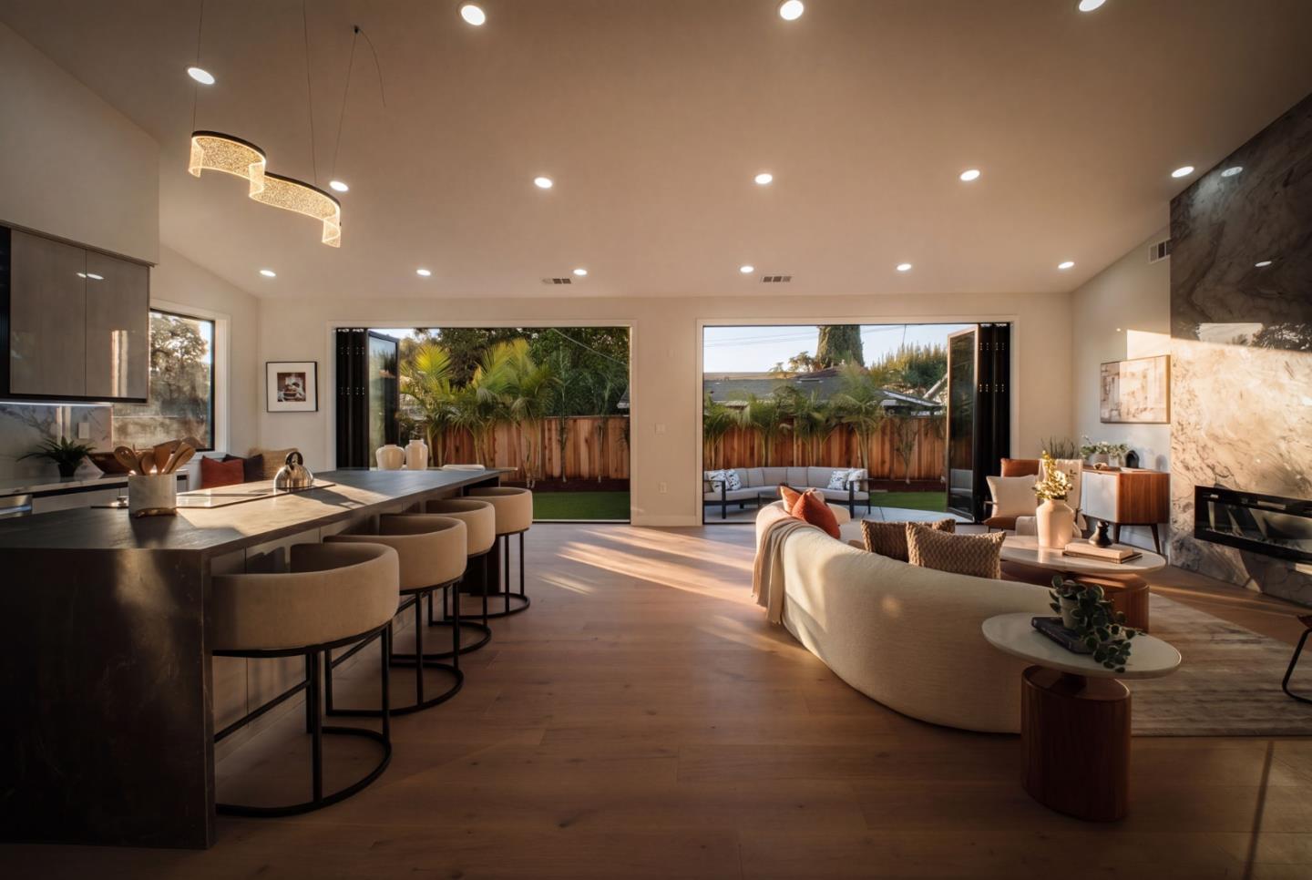 Detail Gallery Image 4 of 54 For 806 Emily Dr, Mountain View,  CA 94043 - 4 Beds | 2/1 Baths