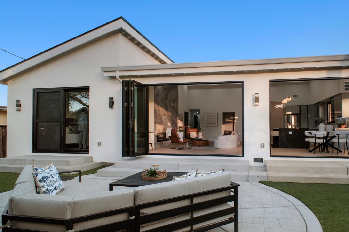 Detail Gallery Image 44 of 54 For 806 Emily Dr, Mountain View,  CA 94043 - 4 Beds | 2/1 Baths