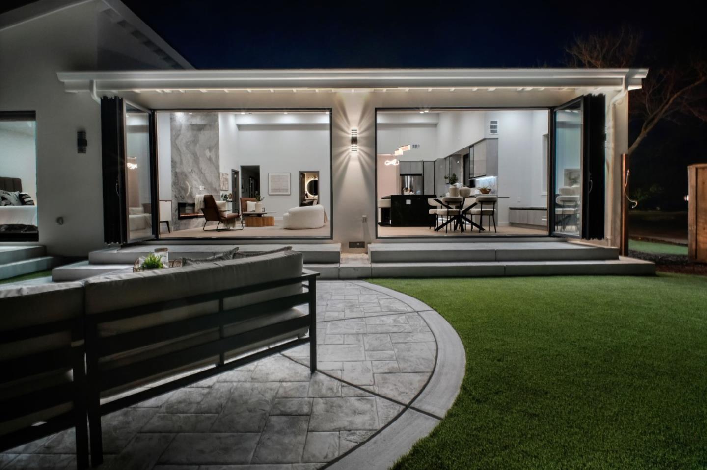 Detail Gallery Image 47 of 54 For 806 Emily Dr, Mountain View,  CA 94043 - 4 Beds | 2/1 Baths