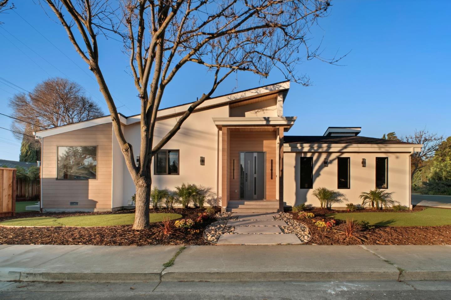 Detail Gallery Image 50 of 54 For 806 Emily Dr, Mountain View,  CA 94043 - 4 Beds | 2/1 Baths