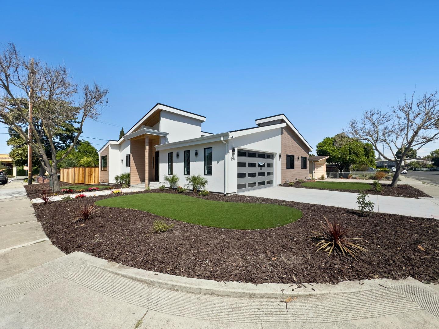 Detail Gallery Image 53 of 54 For 806 Emily Dr, Mountain View,  CA 94043 - 4 Beds | 2/1 Baths