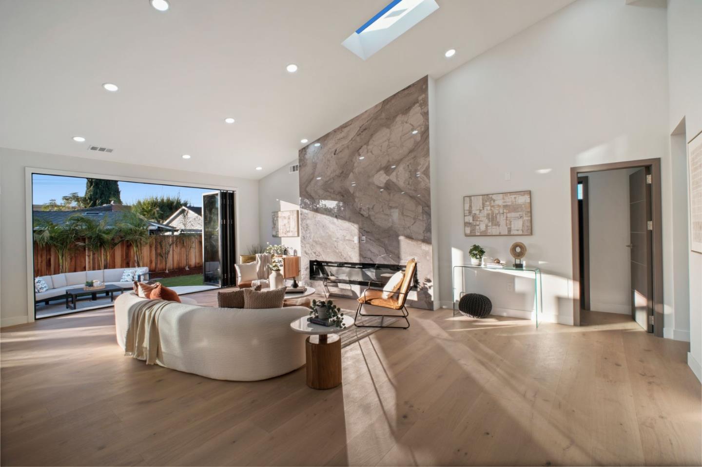 Detail Gallery Image 9 of 54 For 806 Emily Dr, Mountain View,  CA 94043 - 4 Beds | 2/1 Baths