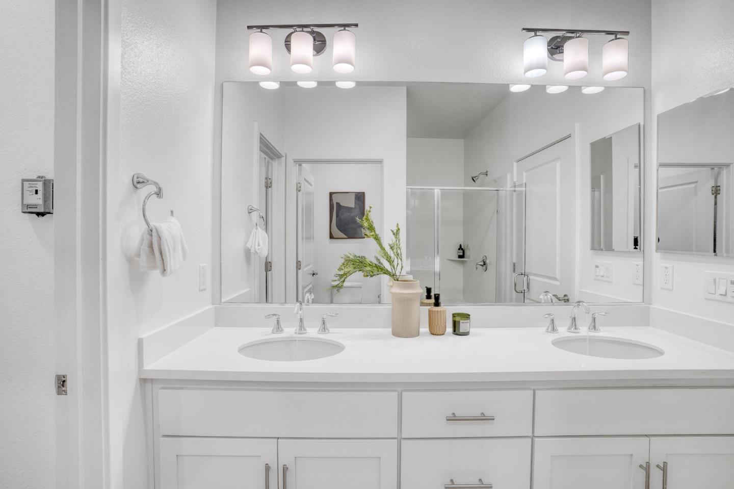 Detail Gallery Image 15 of 34 For 229 Orbit Way, Mountain View,  CA 94043 - 3 Beds | 3/1 Baths