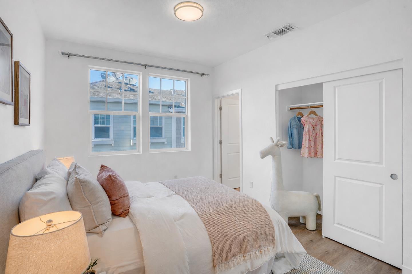 Detail Gallery Image 17 of 34 For 229 Orbit Way, Mountain View,  CA 94043 - 3 Beds | 3/1 Baths