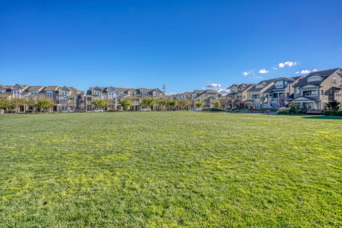 Detail Gallery Image 29 of 34 For 229 Orbit Way, Mountain View,  CA 94043 - 3 Beds | 3/1 Baths